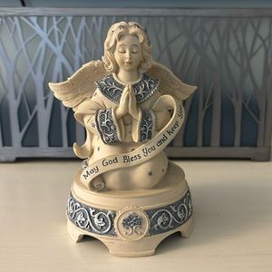 Sarah's Angels "Amy" Jesus Loves Me Music Box - 2002